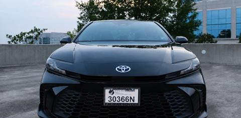 Toyota Camry Hybrid 2026
