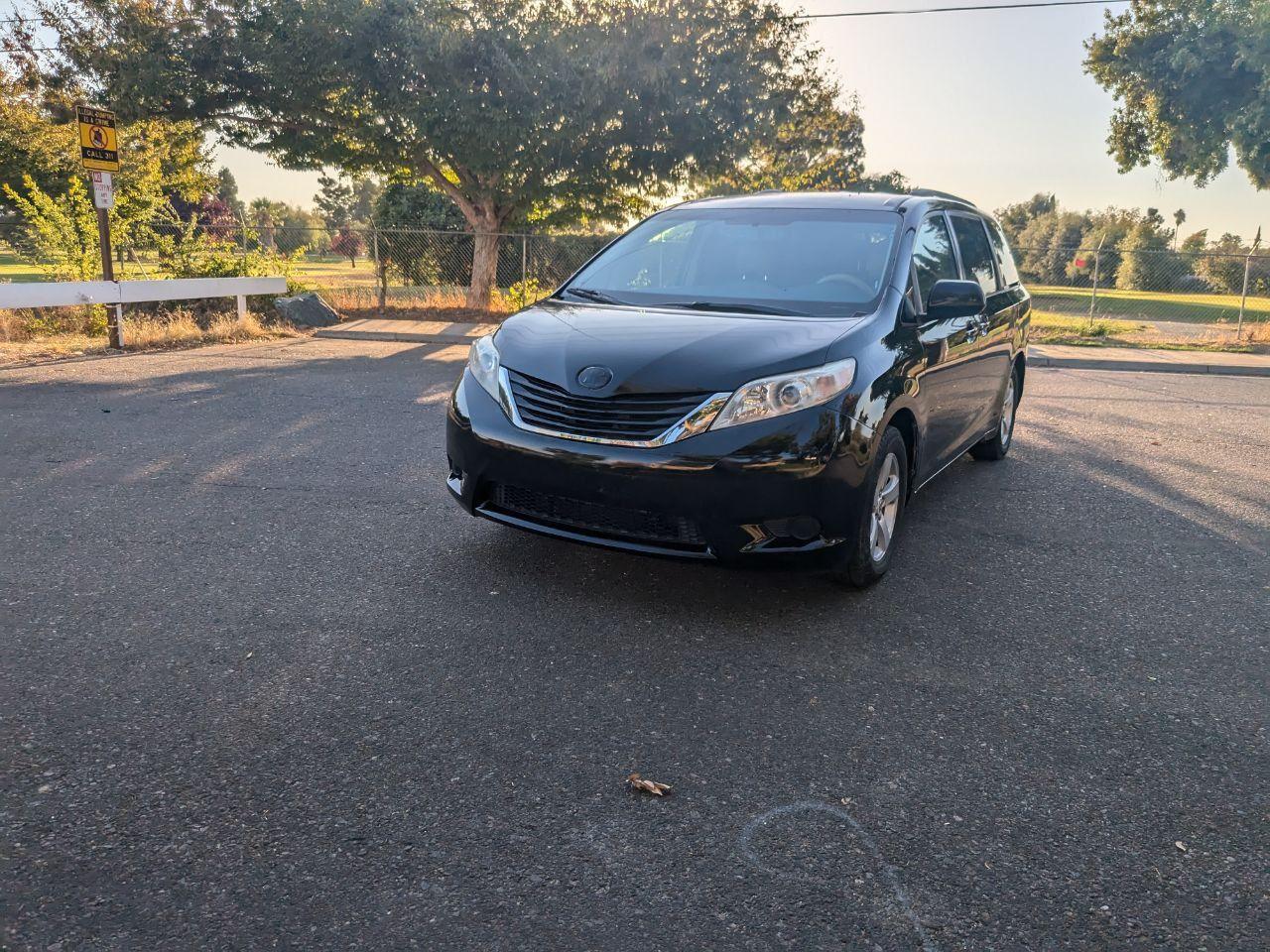 Toyota Sienna 2012 in Sacramento, CA