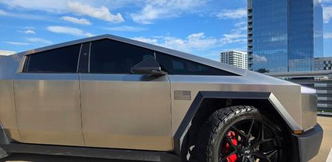 Tesla Cybertruck 2025