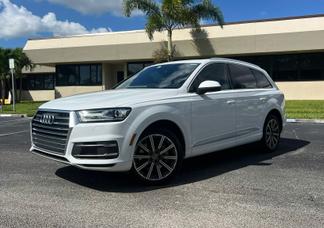 Audi Q7 car