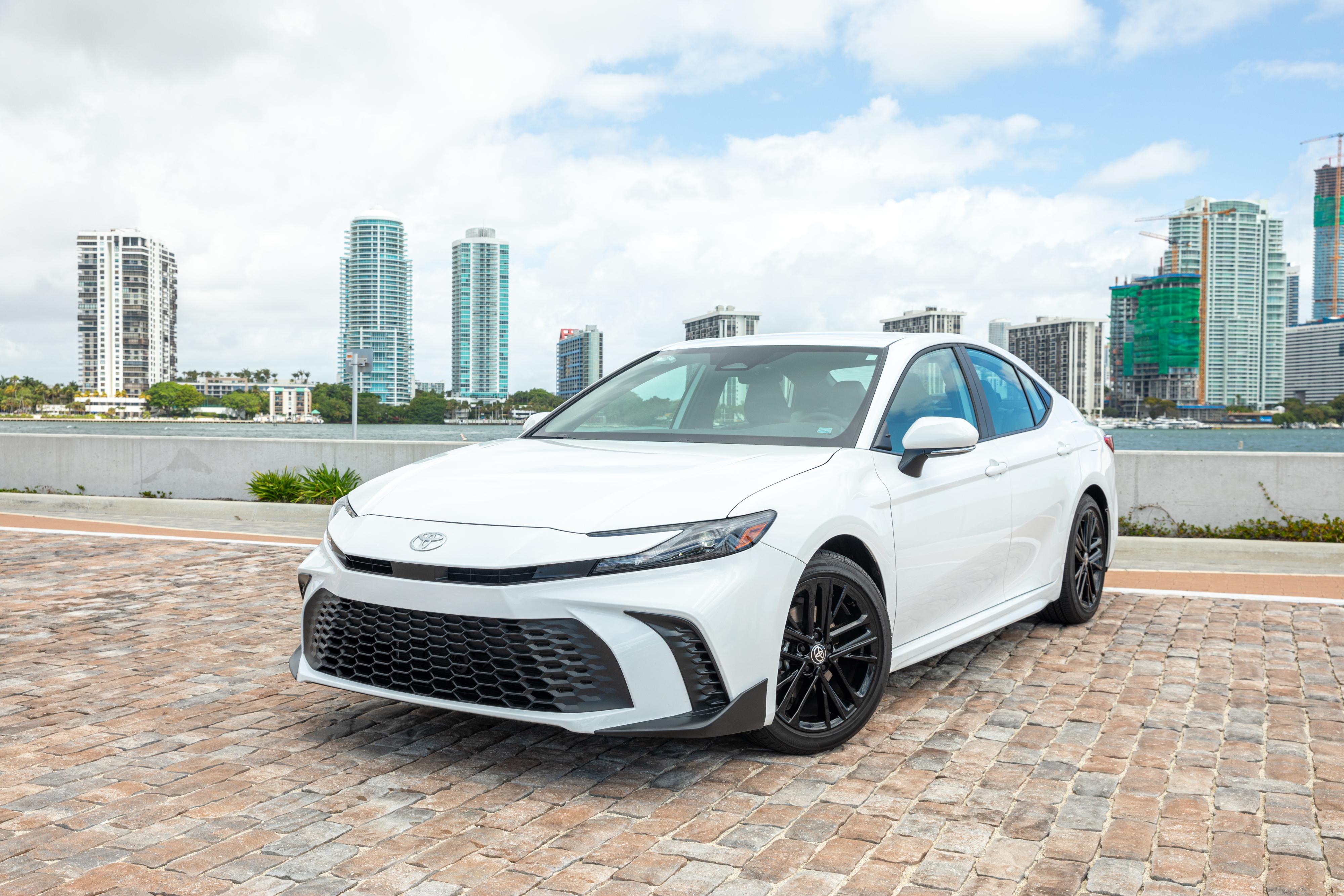 Toyota Camry Hybrid 2026 in 