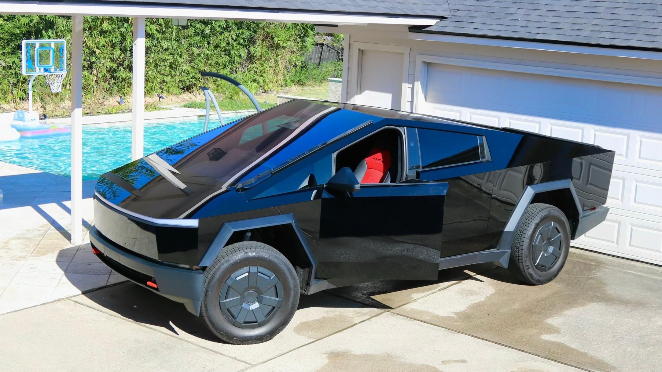 Tesla Cybertruck 2025 in Pearland, TX