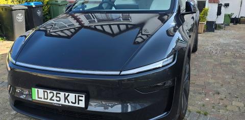 Tesla Model Y 2025