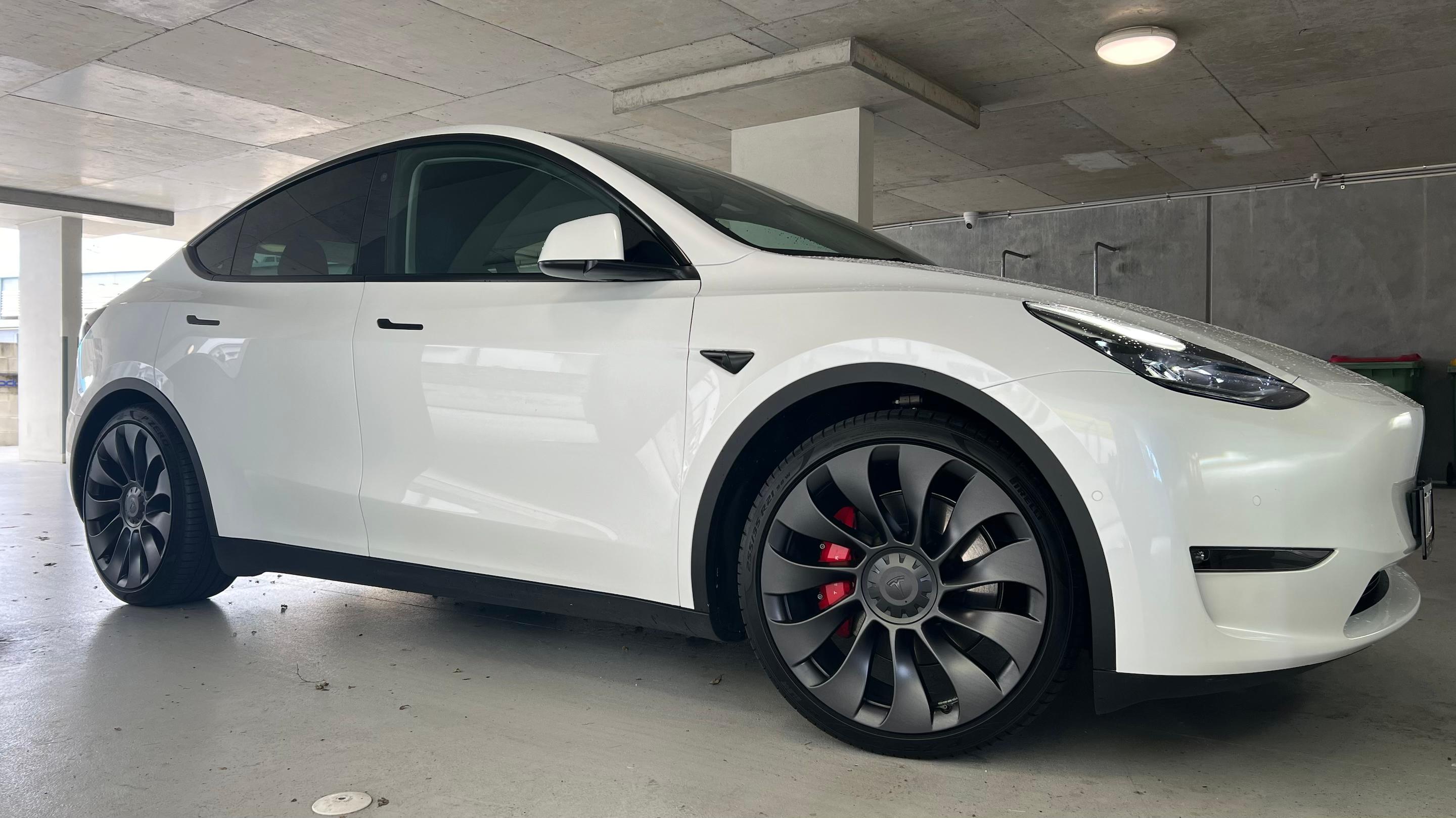 Tesla MODEL Y 2023 in Mermaid Beach