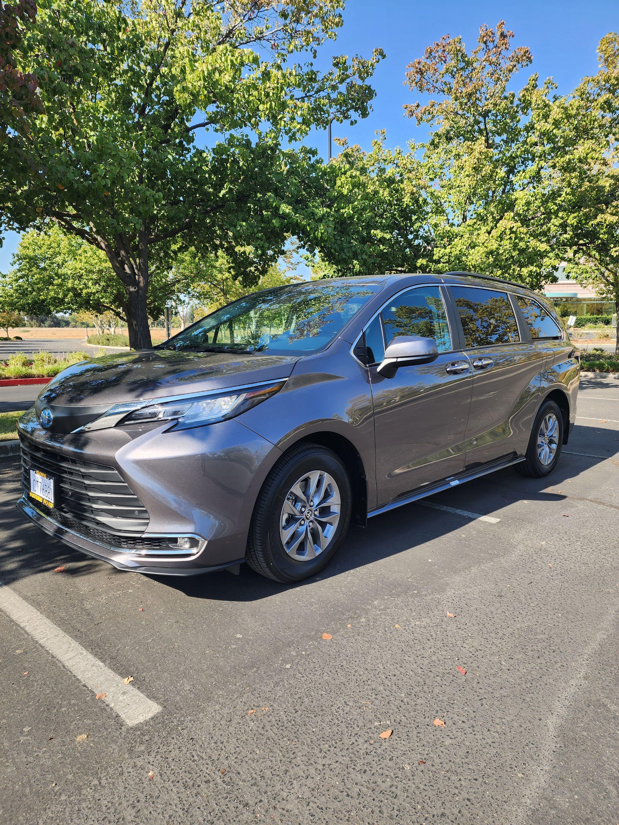 Toyota Sienna 2023 in Fresno, CA