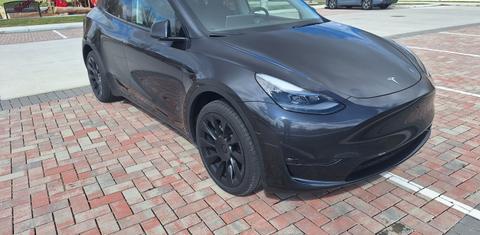 Tesla Model Y 2024