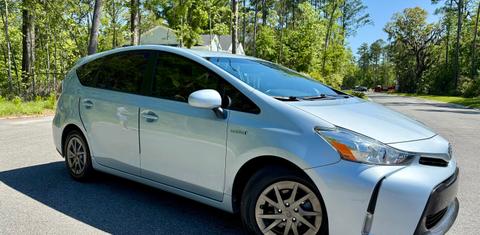 Toyota Prius v 2015