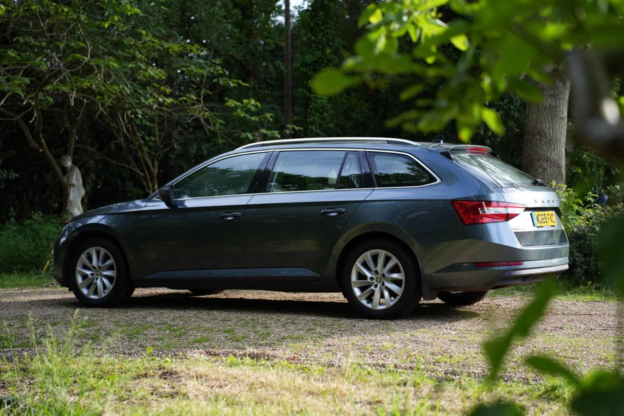 Skoda Superb 2019 in Yateley