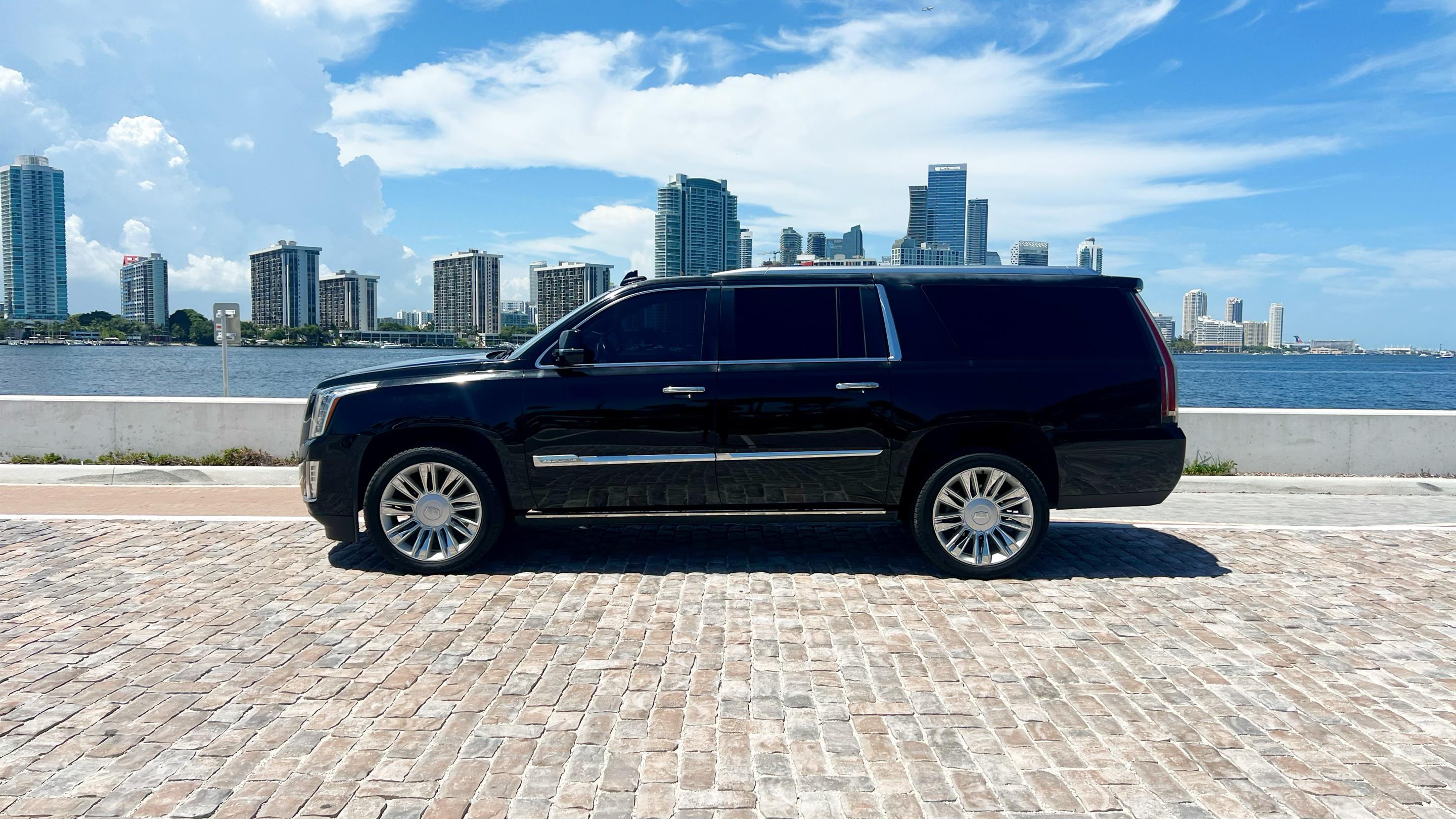 Cadillac Escalade ESV 2016 in 
