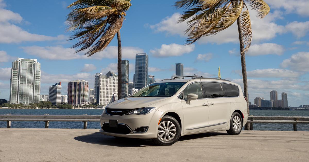Chrysler Pacifica 2017 rental in Miami, FL by Pablo H. Turo