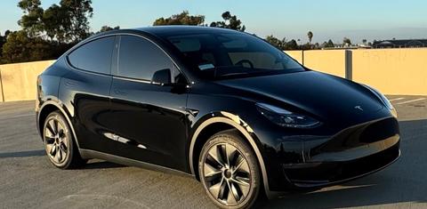 Tesla Model Y 2025