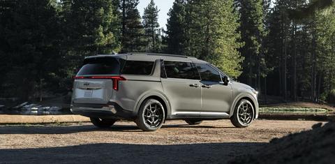 Kia Carnival Hybrid 2025