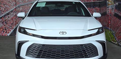 Toyota Camry Hybrid 2026