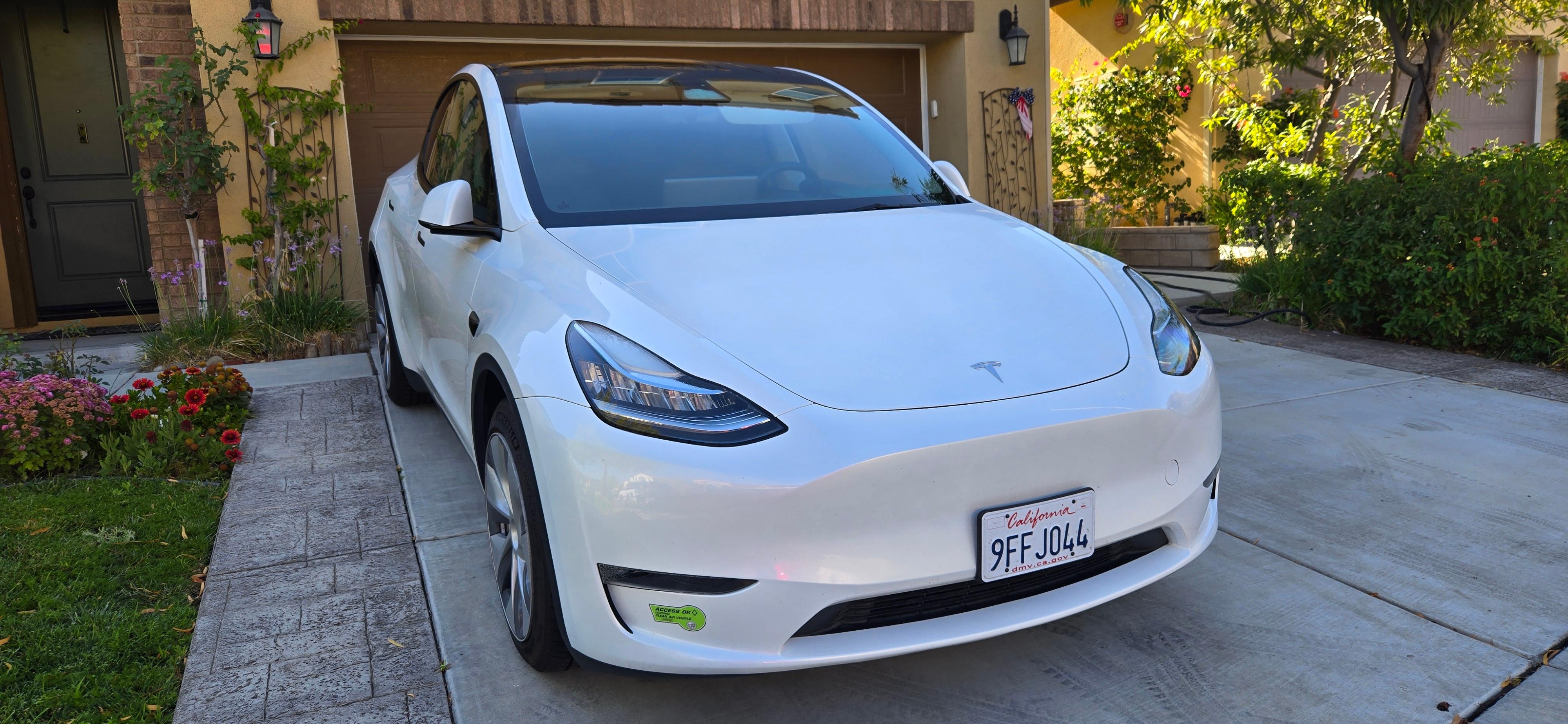 Tesla Model Y 2023 in Santa Clarita, CA