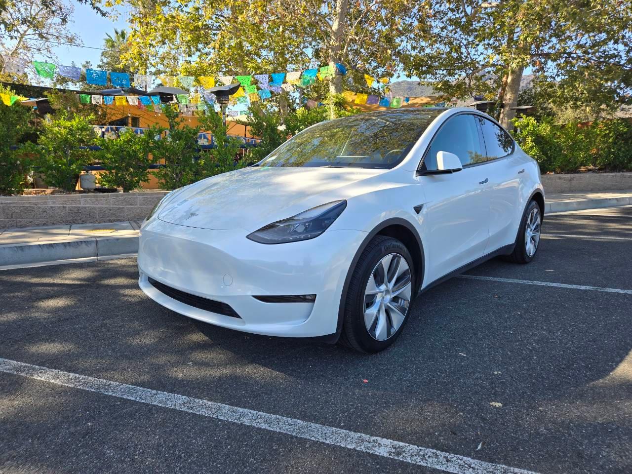 Tesla Model Y 2023 in Agoura Hills, CA