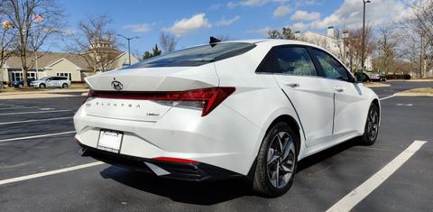 Hyundai Elantra 2022