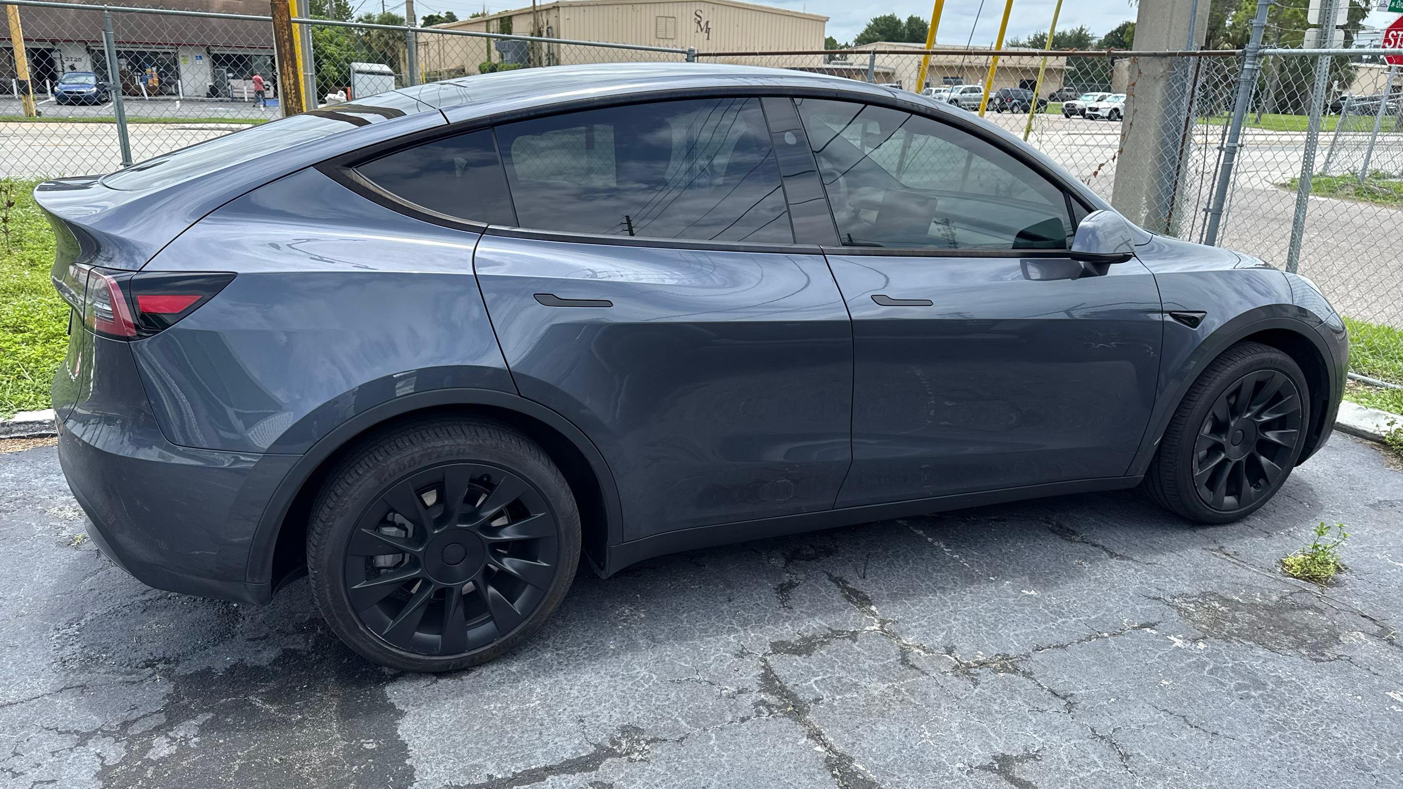 Tesla Model Y 2023 in Sanford, FL