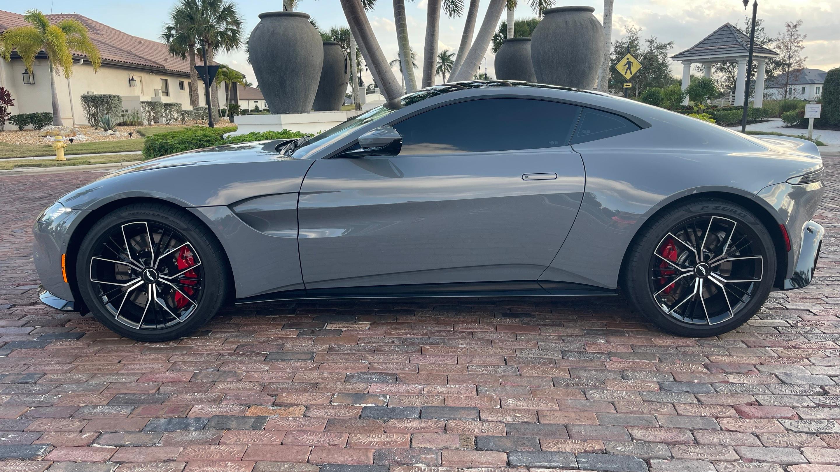 Aston Martin Vantage 2021 in Parrish, FL