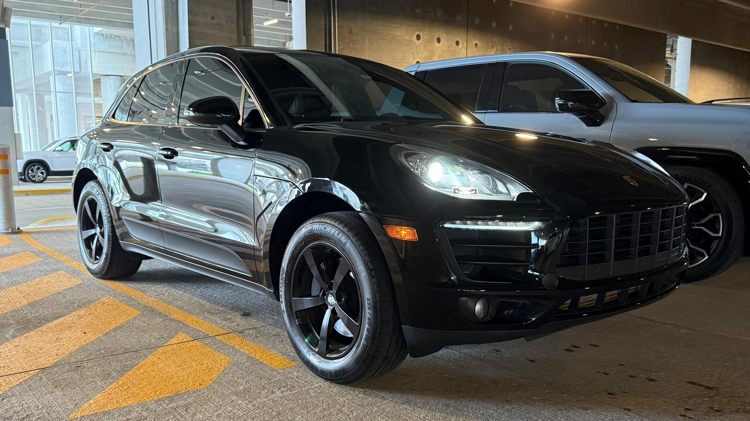 Porsche Macan 2018 in Parkville, MO