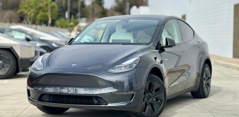 Tesla Model Y 2025