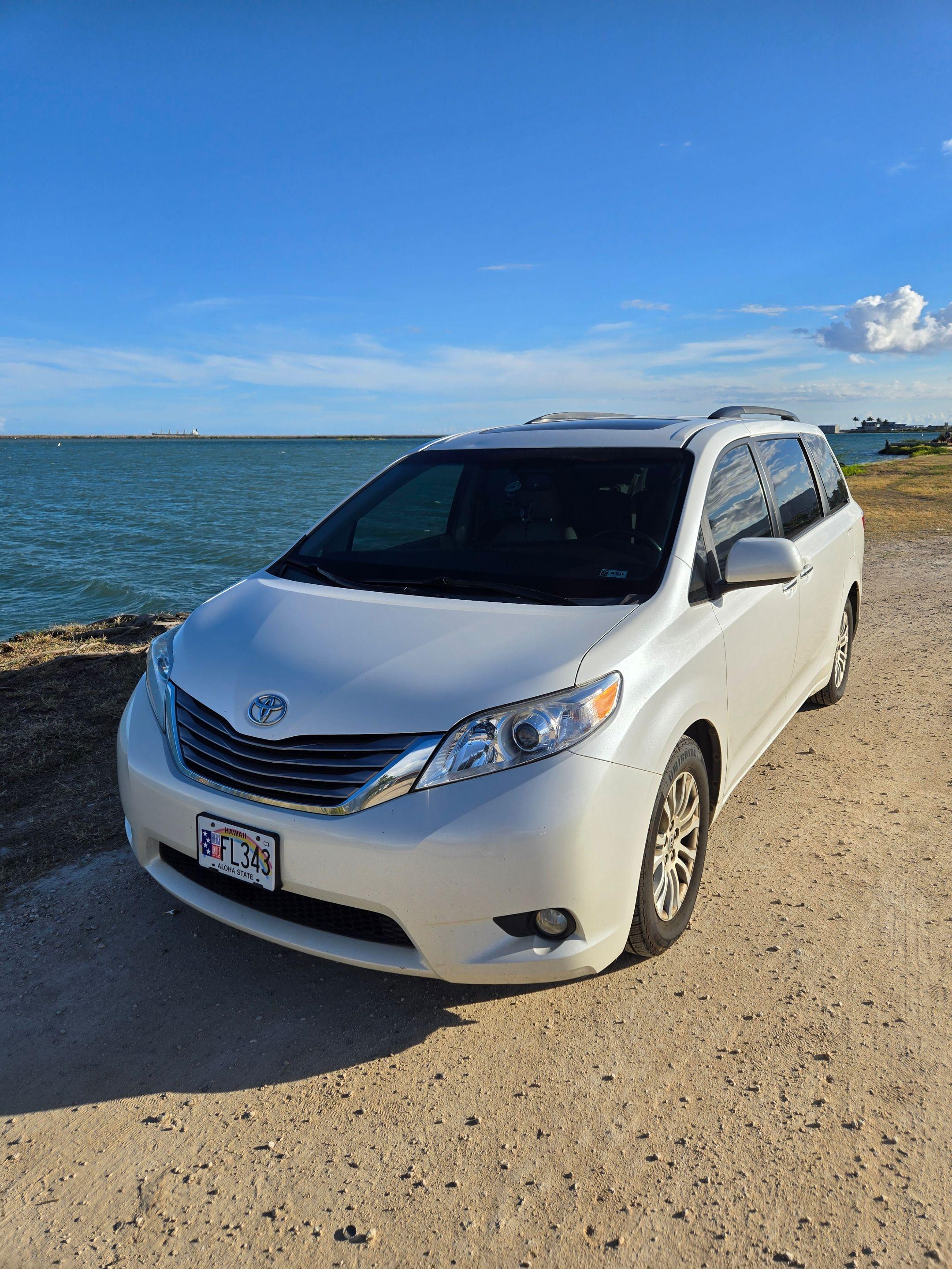 Toyota Sienna 2015 in Honolulu, HI