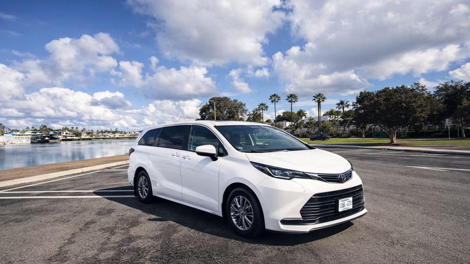 Toyota Sienna 2026 in Huntington Beach, CA