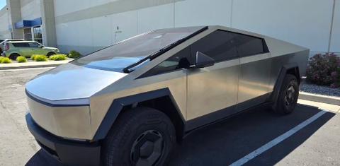 Tesla Cybertruck 2026