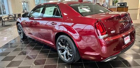 Chrysler 300 2022