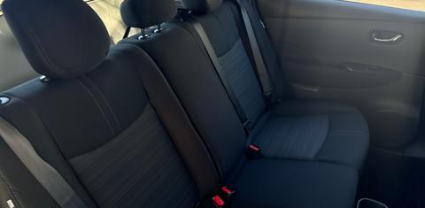 Nissan LEAF 2025