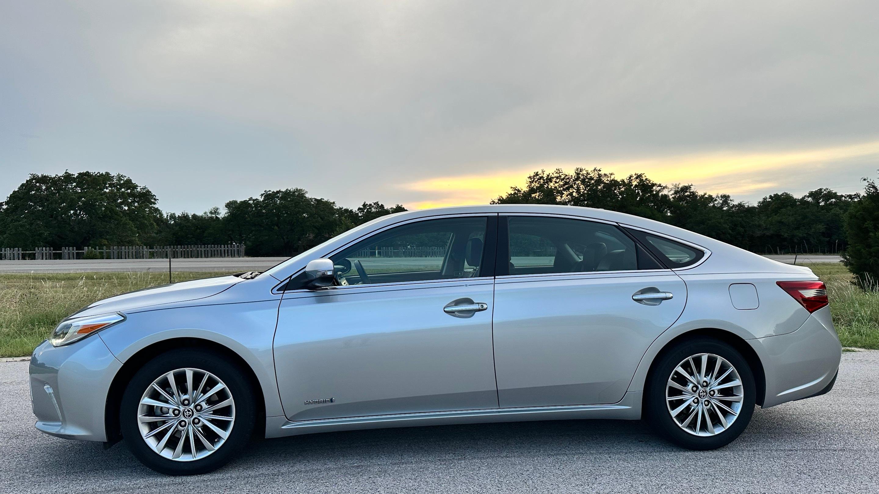 Toyota Avalon Hybrid 2016 in Harker Heights, TX