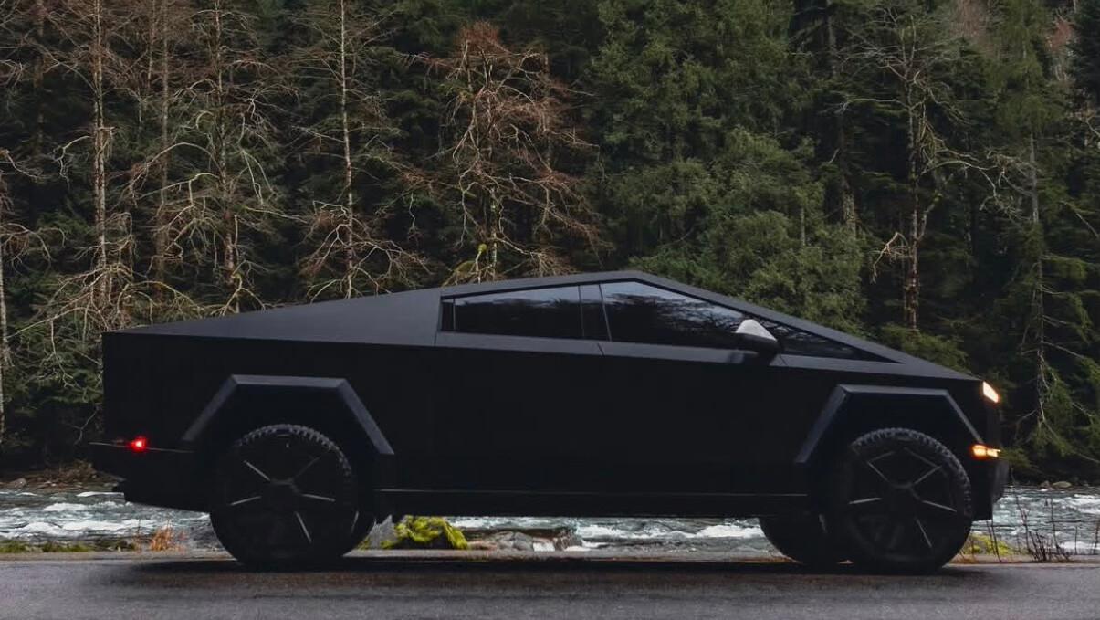 Tesla Cybertruck 2024 in Clackamas, OR