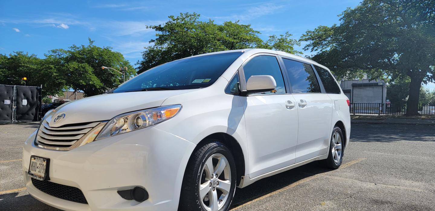 Toyota Sienna 2015 rental in Brooklyn, NY by Danielle H. Turo