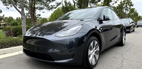 Tesla Model Y 2024