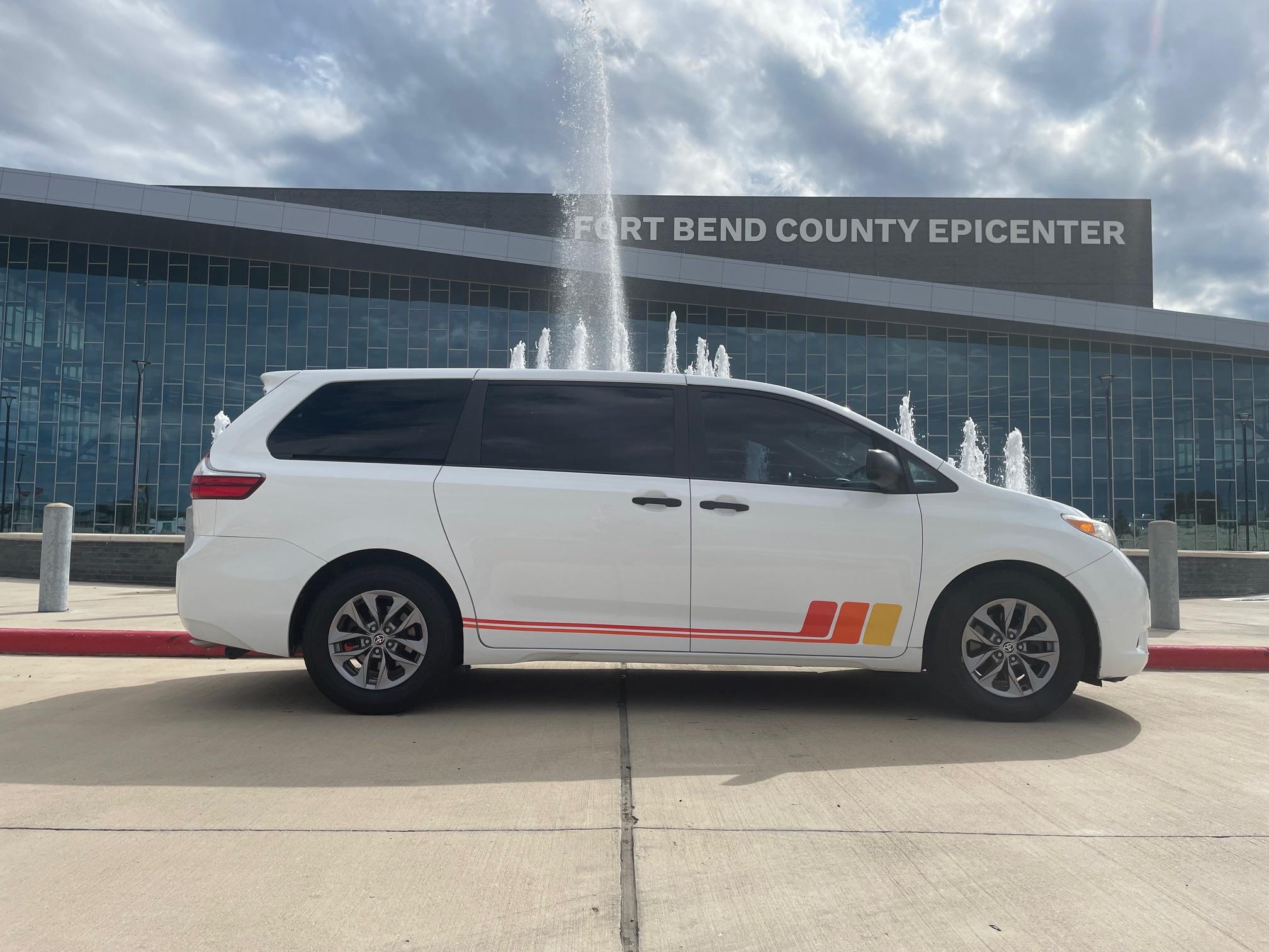 Toyota Sienna 2015 in Rosenberg, TX