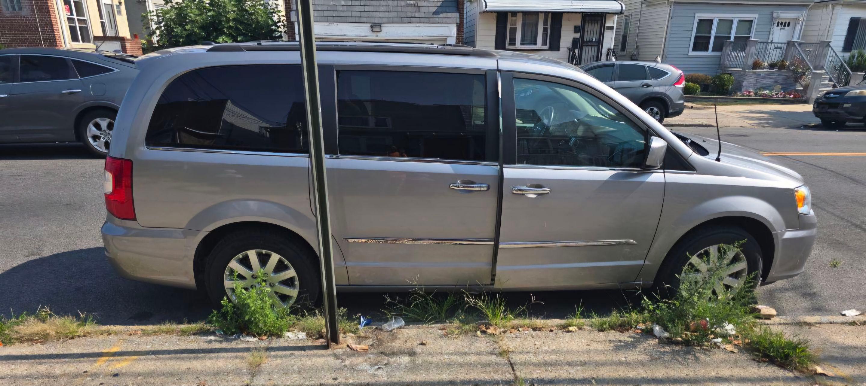 Chrysler Town & Country 2016 in Brooklyn, NY