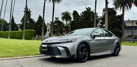 Toyota Camry Hybrid 2025