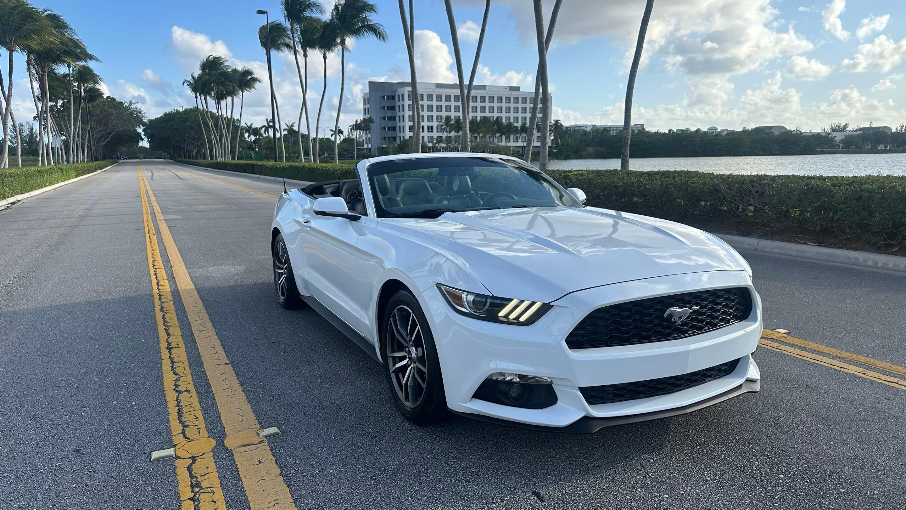 Ford Mustang 2017 in Miami, FL