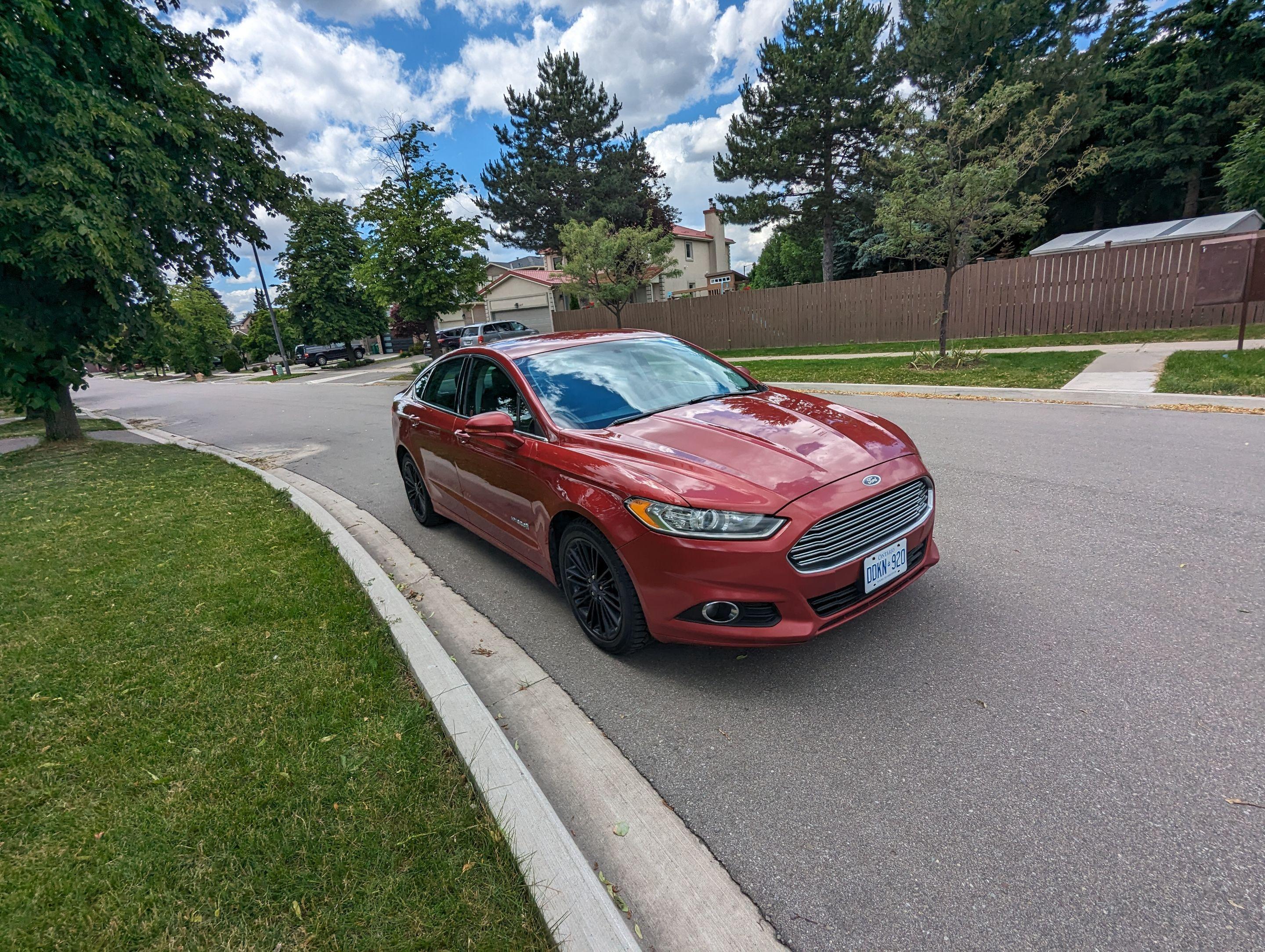 Ford Fusion Hybrid 2014 à 