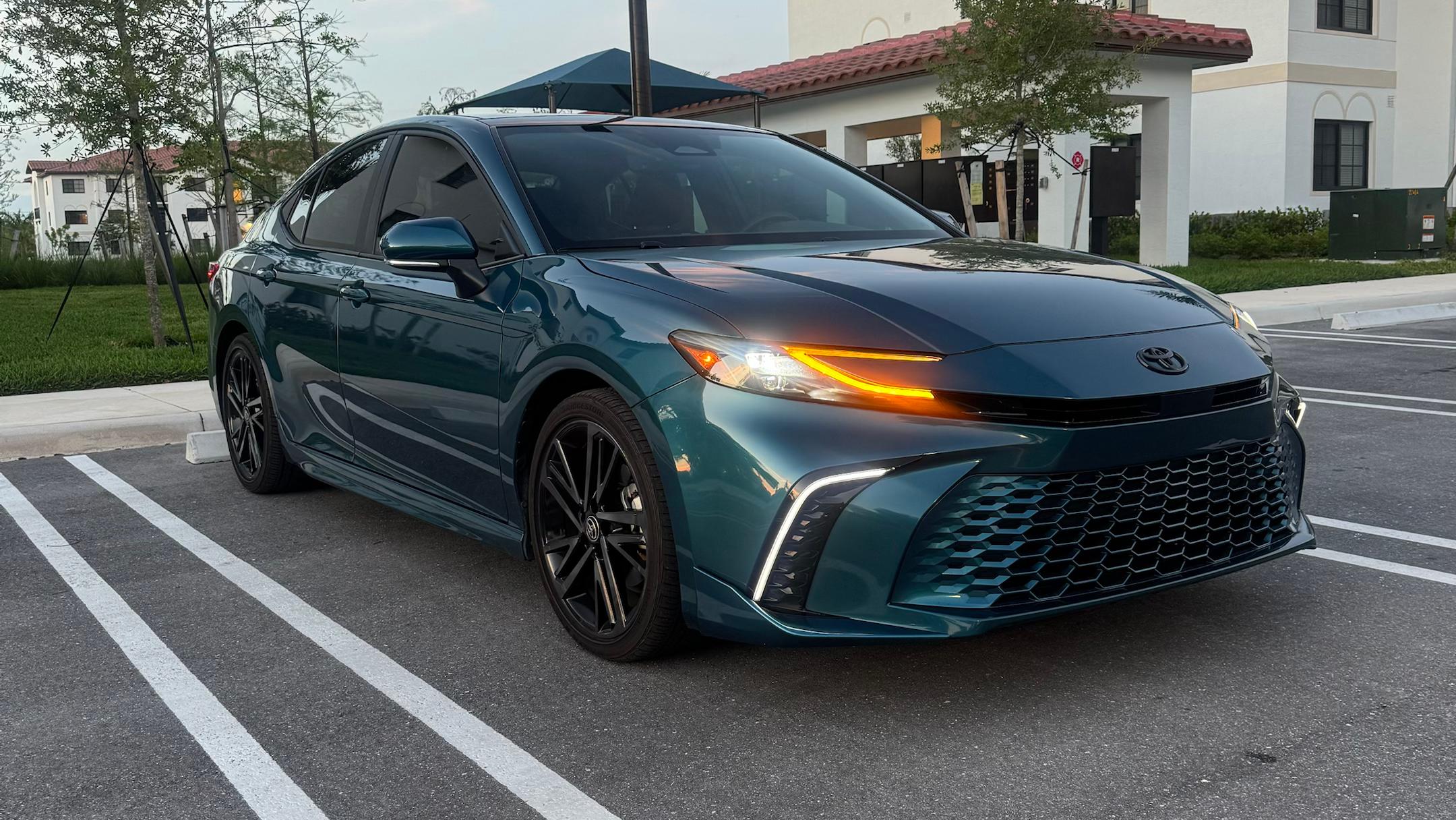 Toyota Camry Hybrid 2025 in Royal Palm Beach, FL