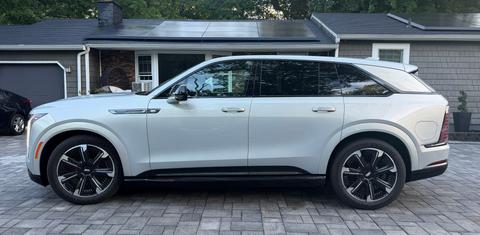 Cadillac Escalade IQ 2025