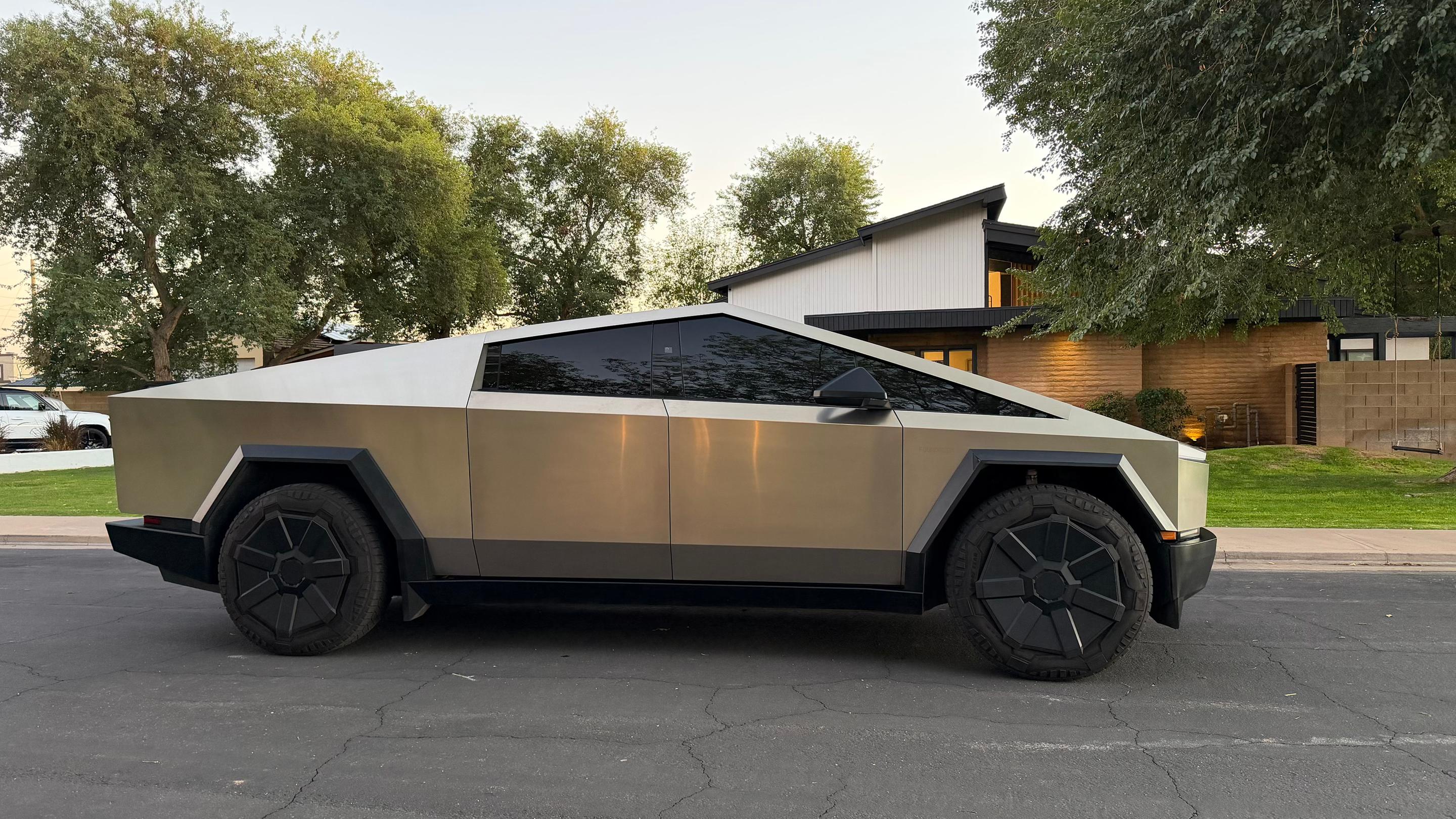 Tesla Cybertruck 2024 in Phoenix, AZ