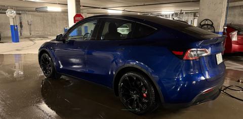 Tesla Model Y 2024