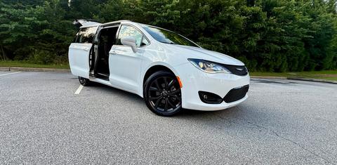 Chrysler Pacifica 2020 rental in Suwanee, GA by Saremi L. | Turo