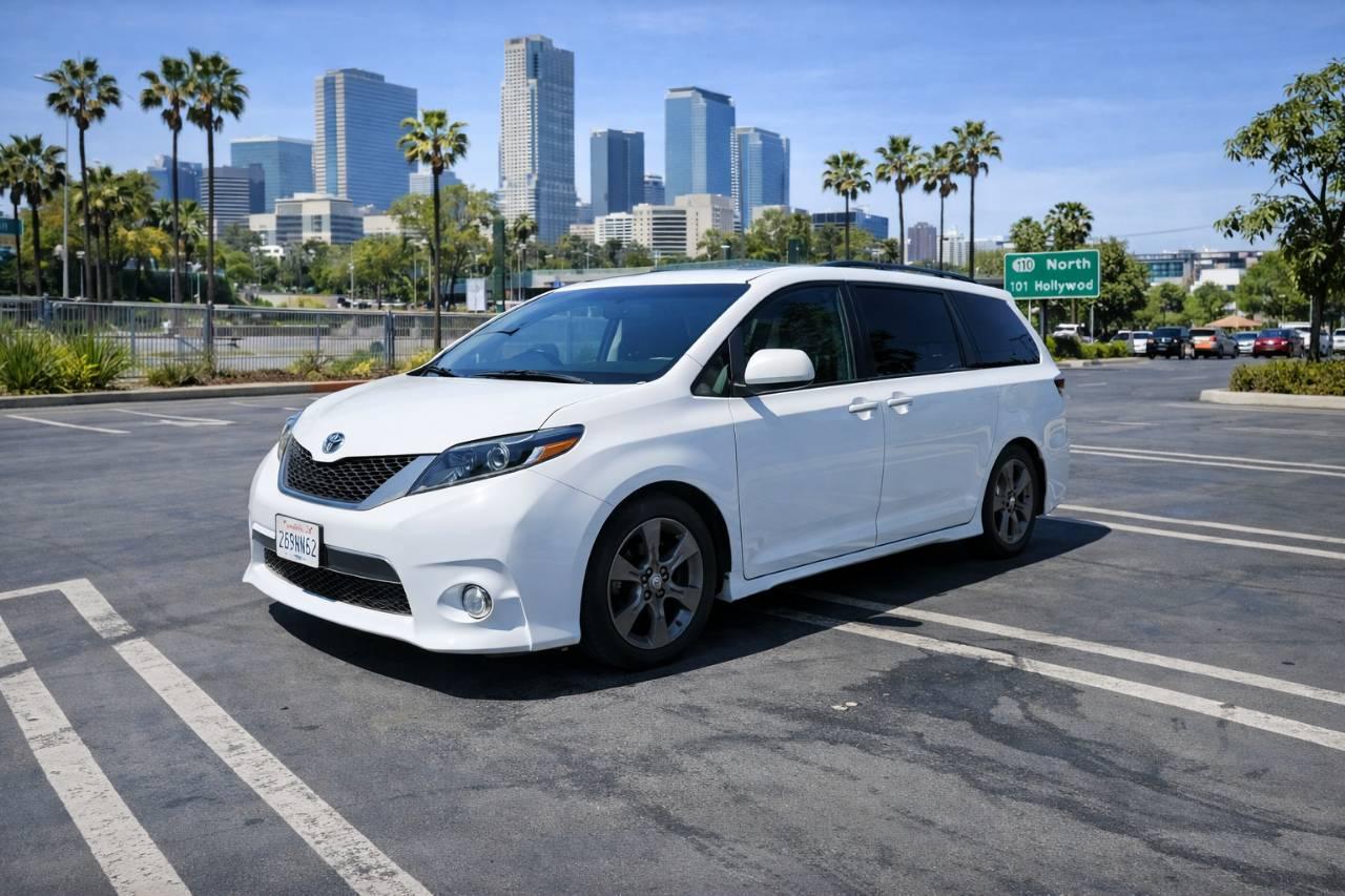 Toyota Sienna 2016 in Inglewood, CA