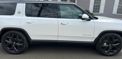 Rivian R1S 2024