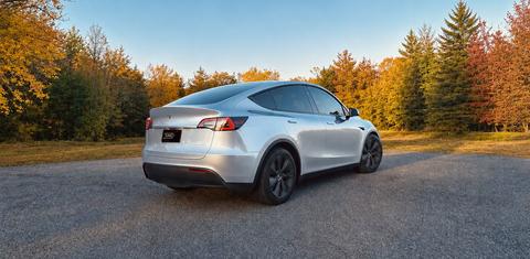 Tesla Model Y 2025