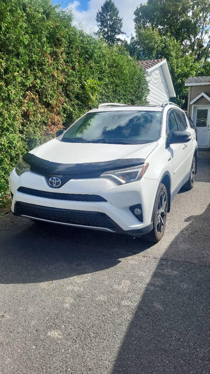 Toyota RAV4 Hybrid 2017 à Laval, QC