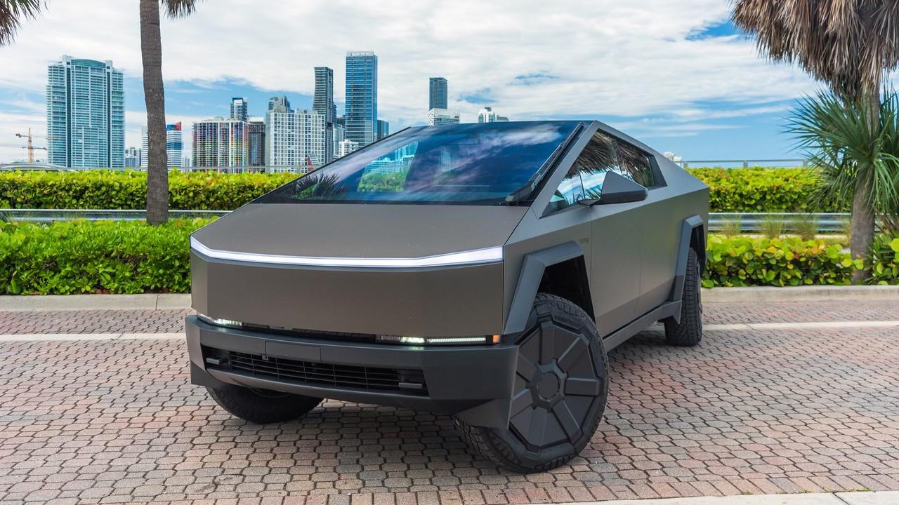 Tesla Cybertruck 2024 in Dania Beach, FL