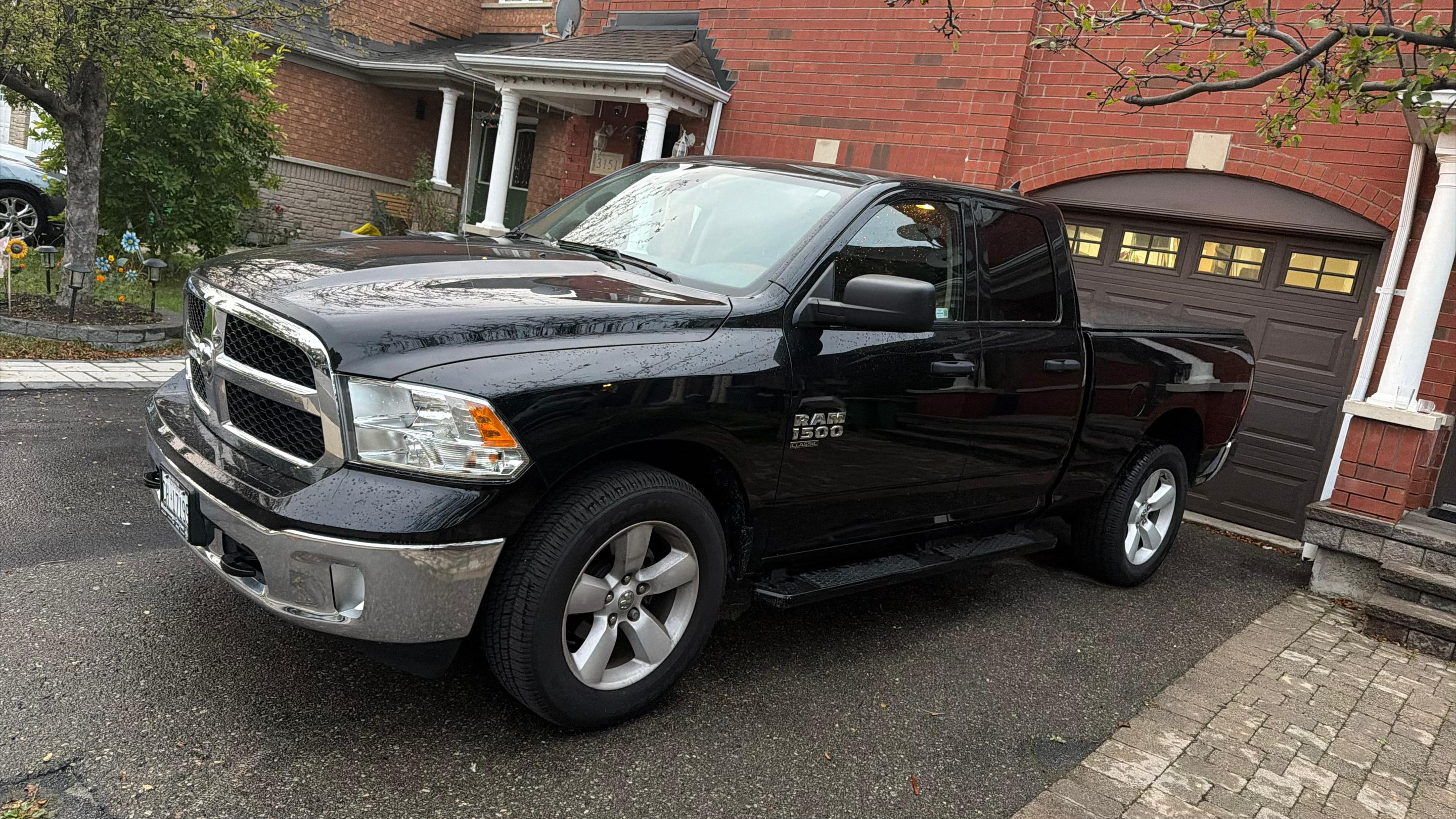 Ram 1500 Classic 2023 in Mississauga, ON