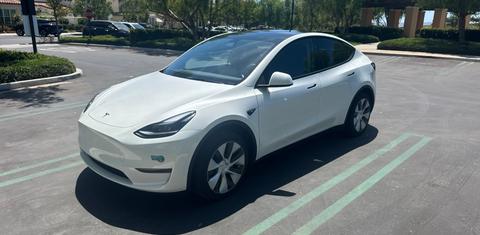 Tesla Model Y 2024